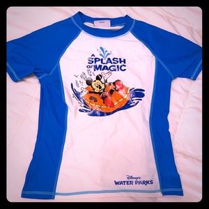 5/$25🌸  Disney Boys swim shirt